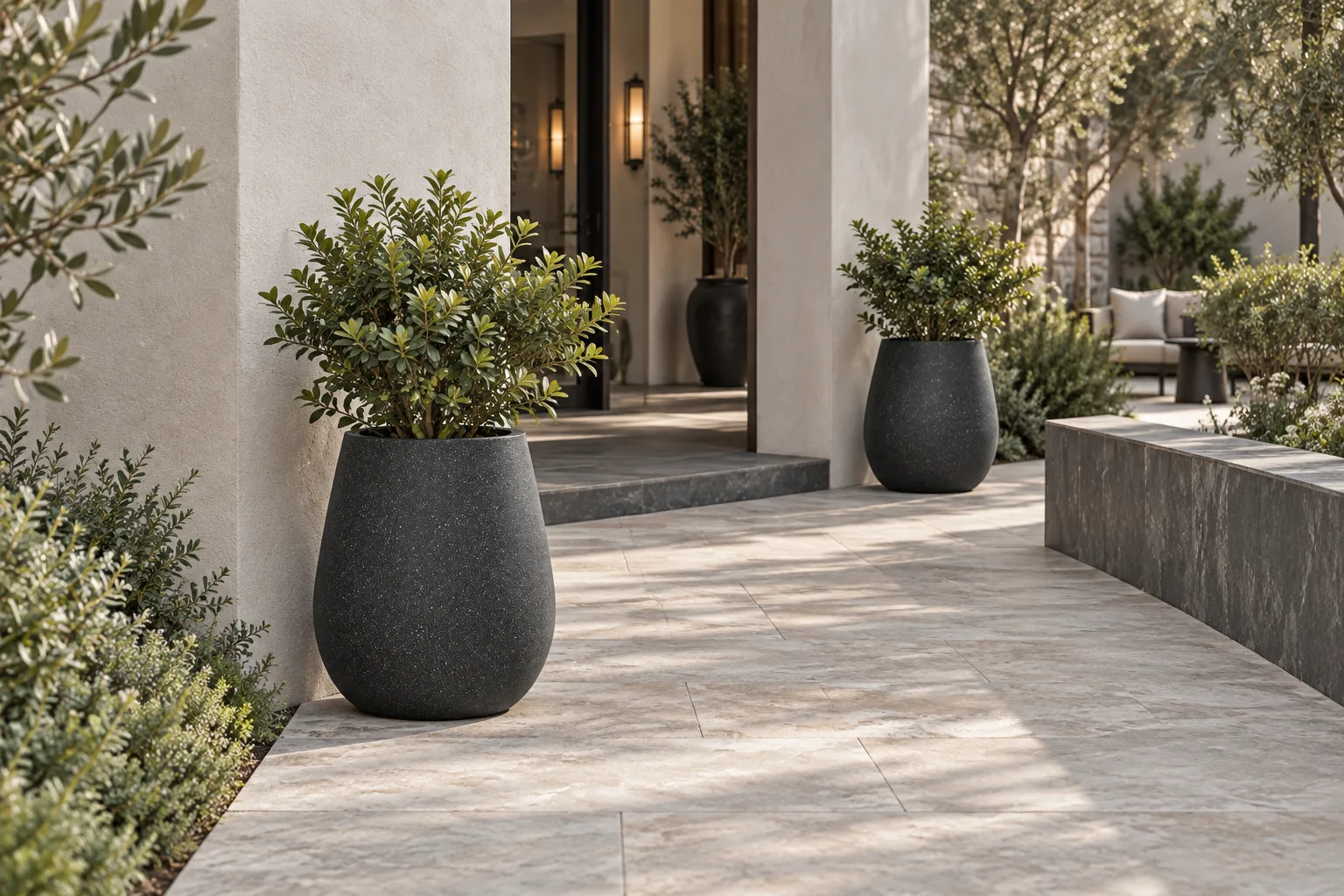 Fioriera Vaso in Fibra di Vetro "Pancia Basse" – Fioriera Bassa di Design per Interno ed in finitura Basse — vista 11 di 12