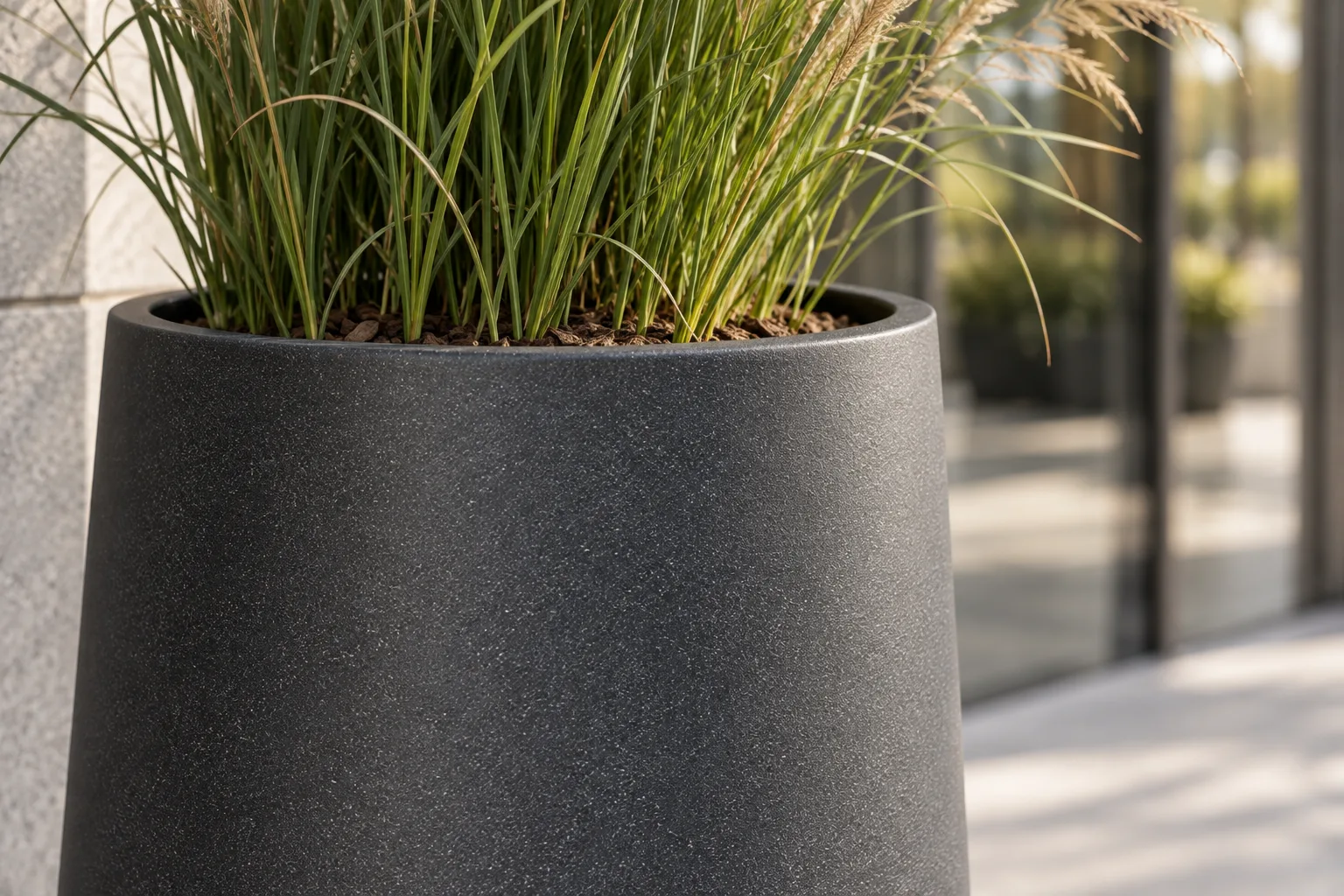 Fioriera Vaso Alto in Fibra di Vetro "Pancia Alta" – Design Moderno per Interno ed Estern in finitura Alte — vista 11 di 12